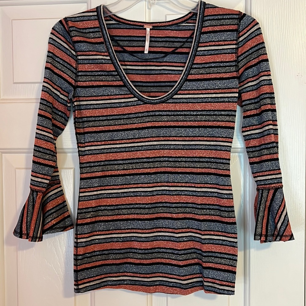 Striped sparkly 3/4 length sleeve blouse.